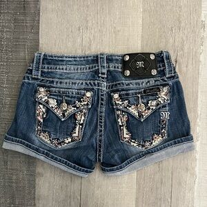 Miss Me Signature Shorts Size 25
